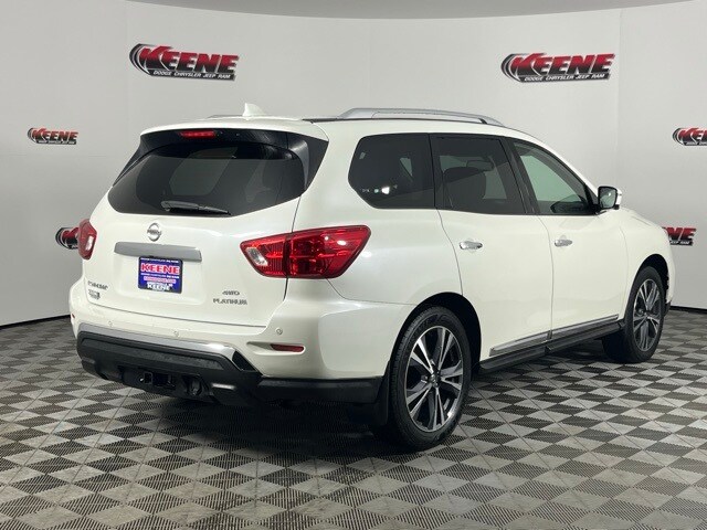 2019 Nissan Pathfinder Platinum photo 3