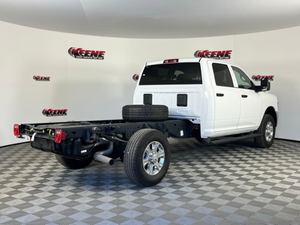 New 2026 Ram 3500 Chassis Cab 3500 TRADESMAN CREW CAB CHASSIS 4X4 60' CA Pickup