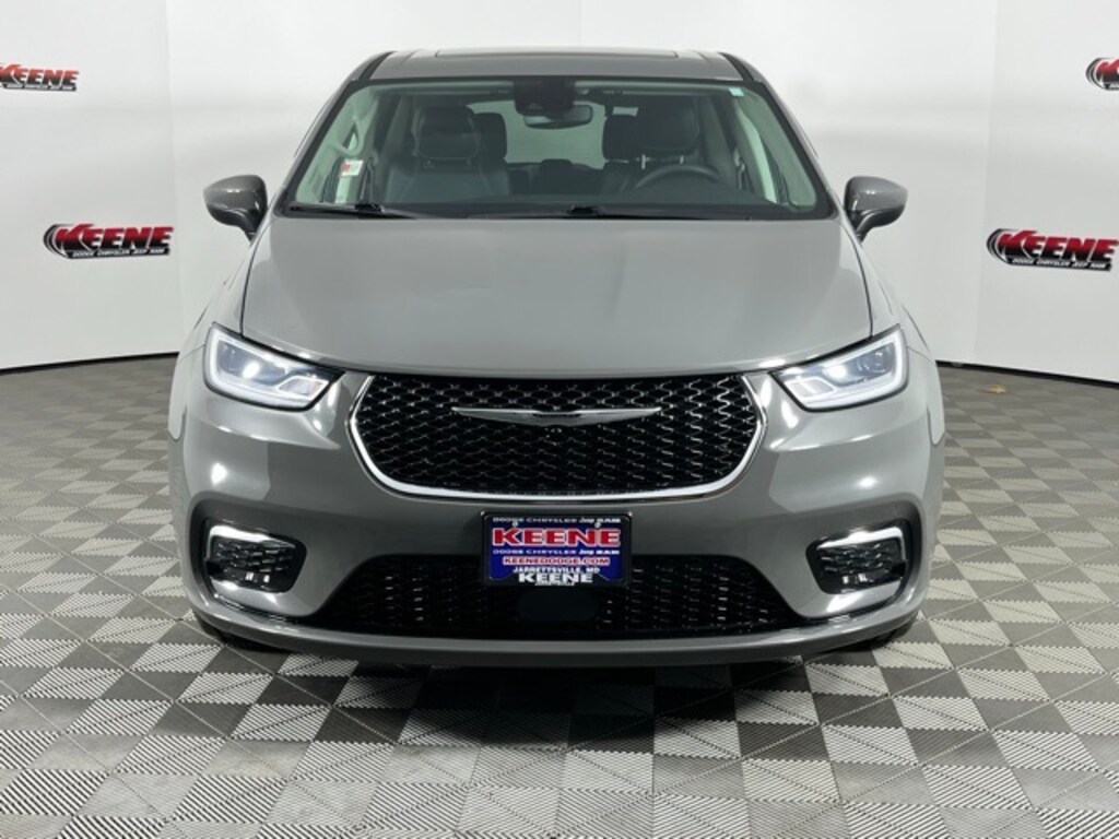 Used 2023 Chrysler Pacifica Touring L Minivan/Van