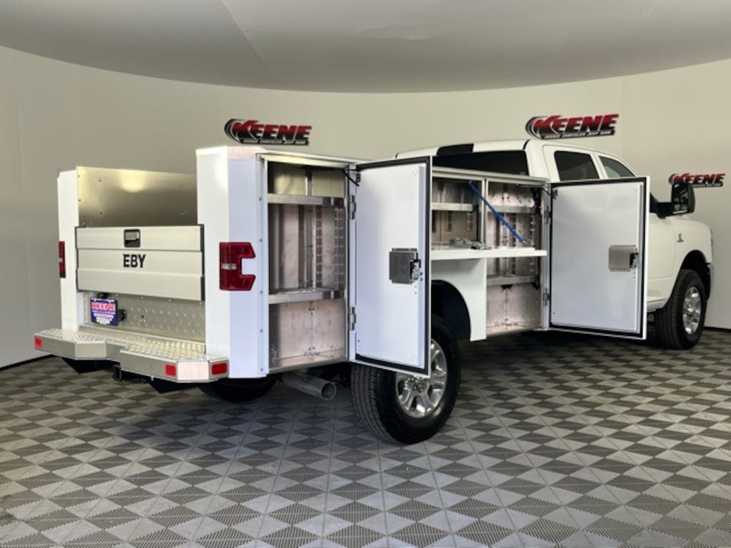 New 2025 Ram 3500 Chassis Cab 3500 TRADESMAN CREW CAB CHASSIS 4X4 60' CA Pickup