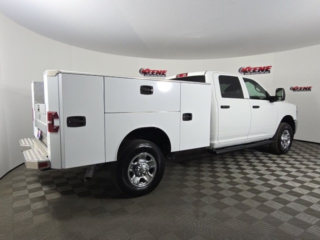 New 2025 Ram 2500 TRADESMAN CREW CAB 4X4 8' BOX Pickup
