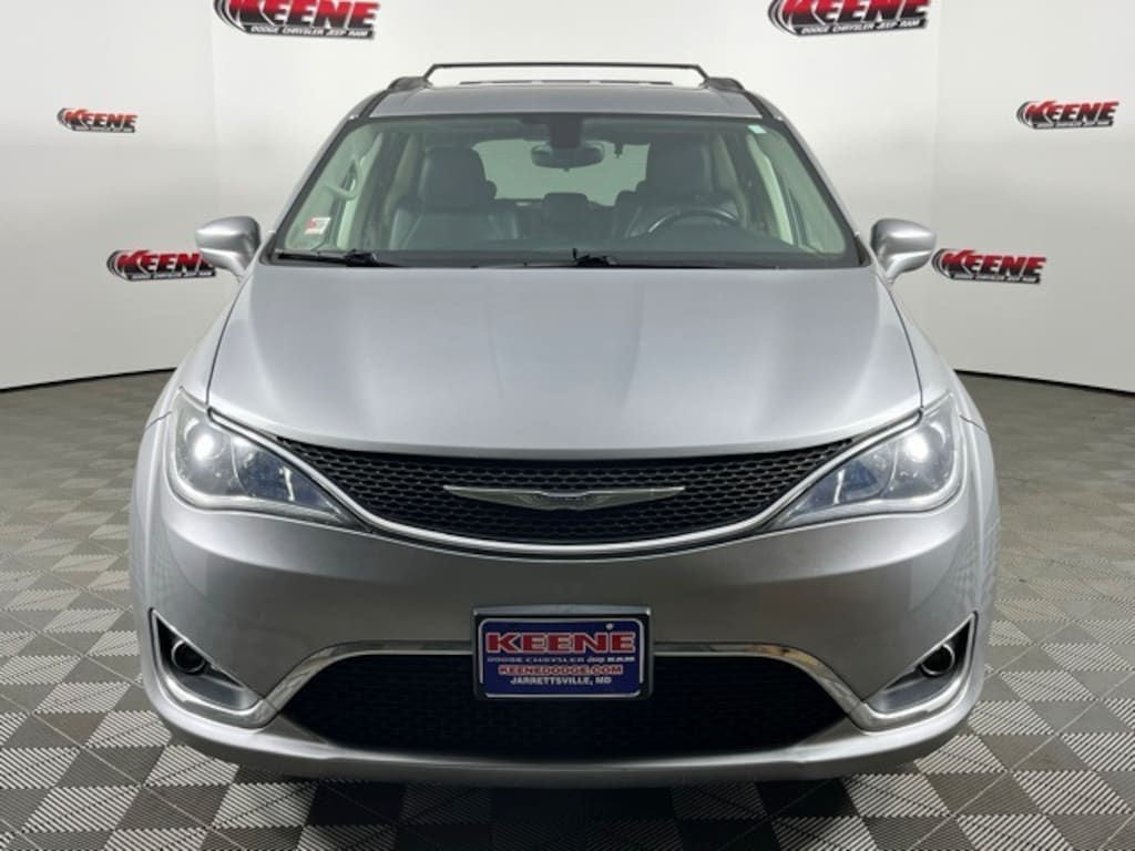 Used 2017 Chrysler Pacifica Touring L Minivan/Van