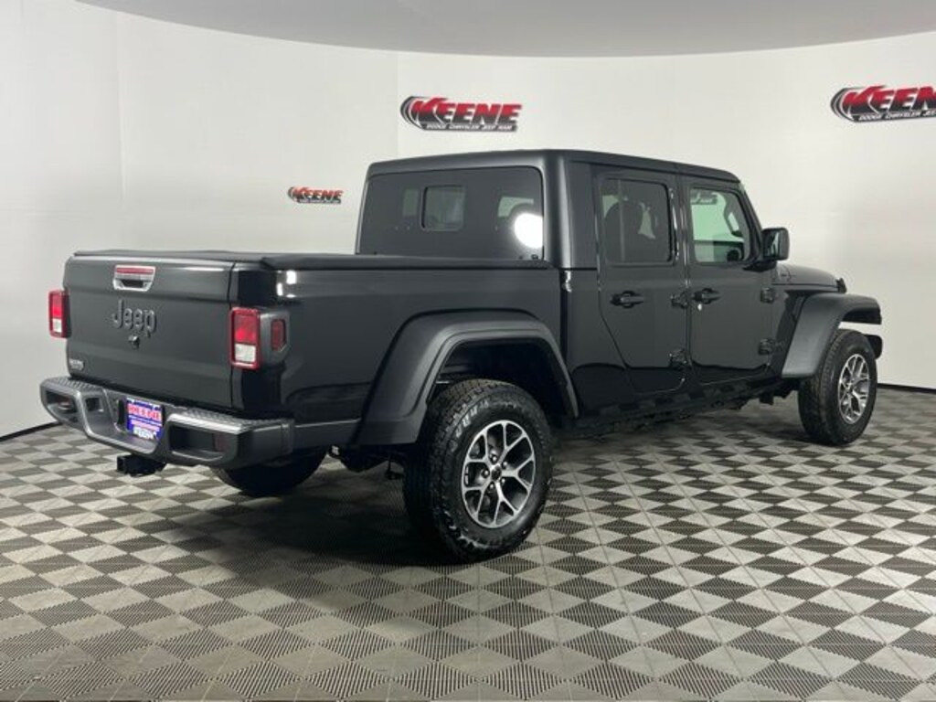 New 2025 Jeep Gladiator SPORT S 4X4 Pickup