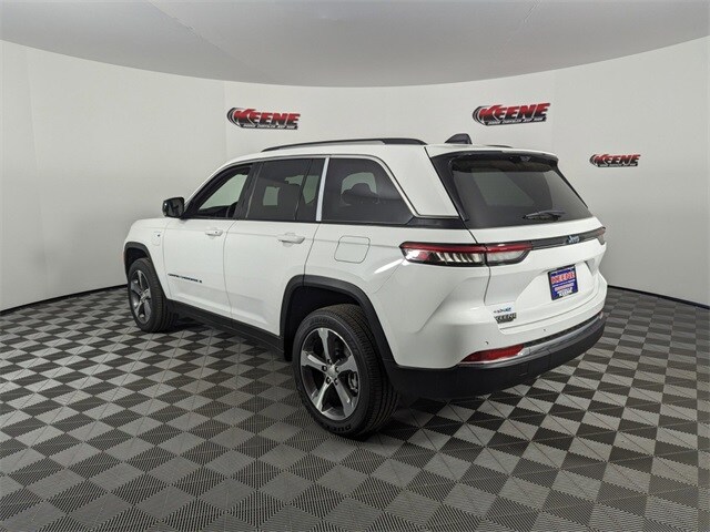 2024 Jeep Cherokee 4xe Sport photo 3
