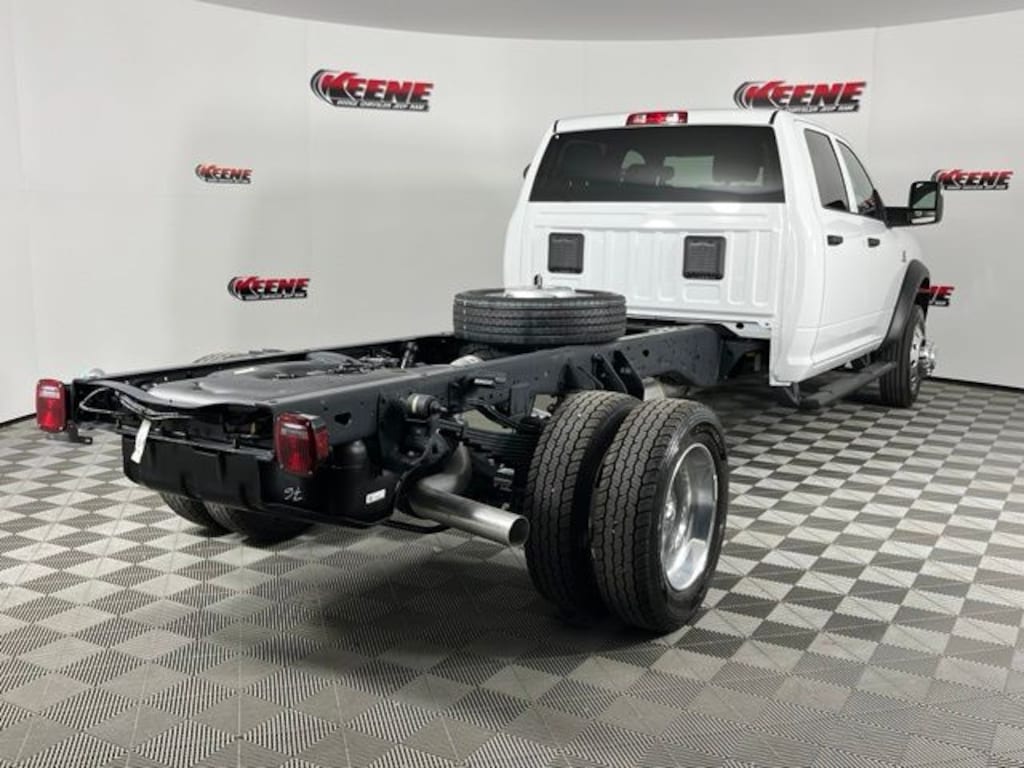 New 2026 Ram 5500 TRADESMAN CHASSIS CREW CAB 4X4 84' CA Pickup