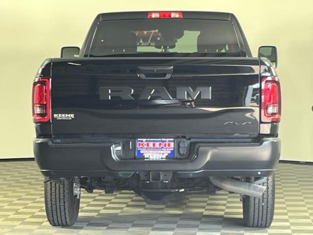 New 2025 Ram 2500 TRADESMAN CREW CAB 4X4 8' BOX Pickup