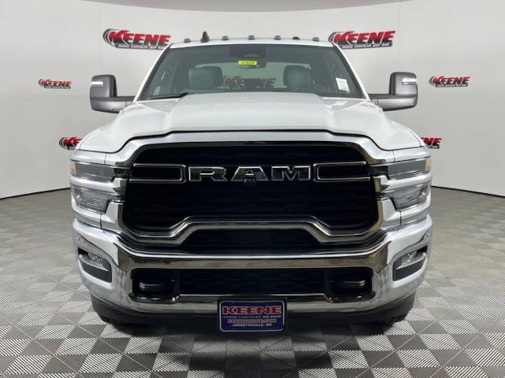 New 2026 Ram 3500 TRADESMAN CREW CAB CHASSIS 4X4 60' CA Pickup