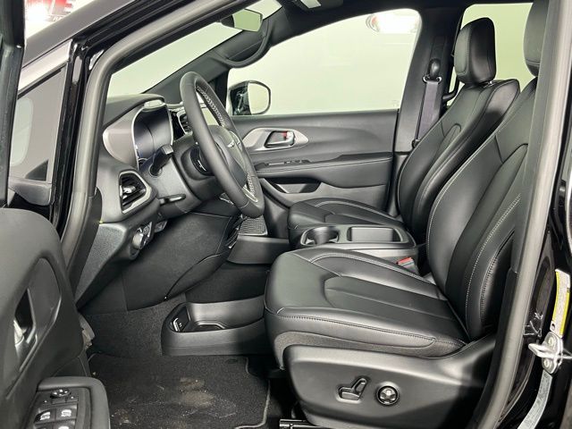 2026 Chrysler Voyager LX - Photo 22