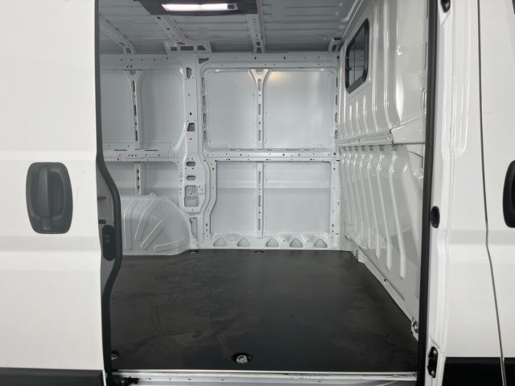 New 2026 Ram ProMaster PROMASTER 1500 TRADESMAN CARGO VAN LOW ROOF 118' W Cargo Van