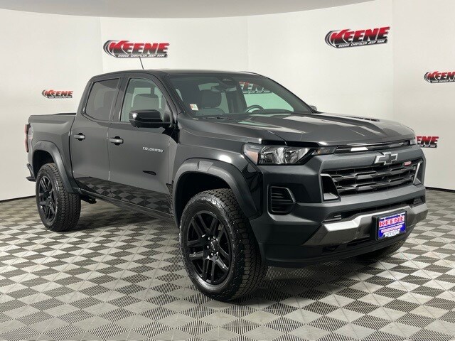 2023 Chevrolet Colorado Trail Boss photo 2