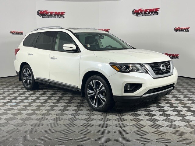 2019 Nissan Pathfinder Platinum photo 2