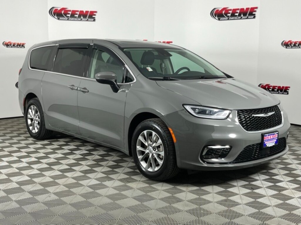 Used 2023 Chrysler Pacifica Touring L Minivan/Van