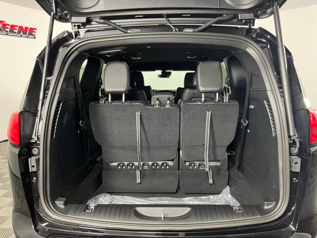 2026 Chrysler Voyager LX - Photo 25