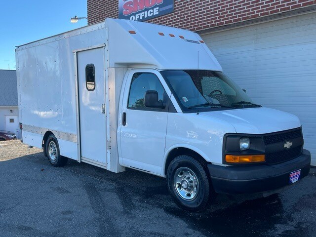 2015 Chevrolet Express 3500 Work Van photo 2