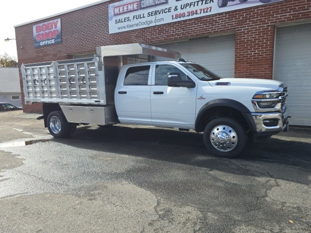 New 2025 Ram 5500 Chassis Cab TRADESMAN CREW 4X4 84' CA Pickup
