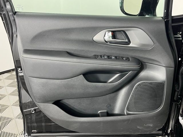 2026 Chrysler Voyager LX - Photo 19