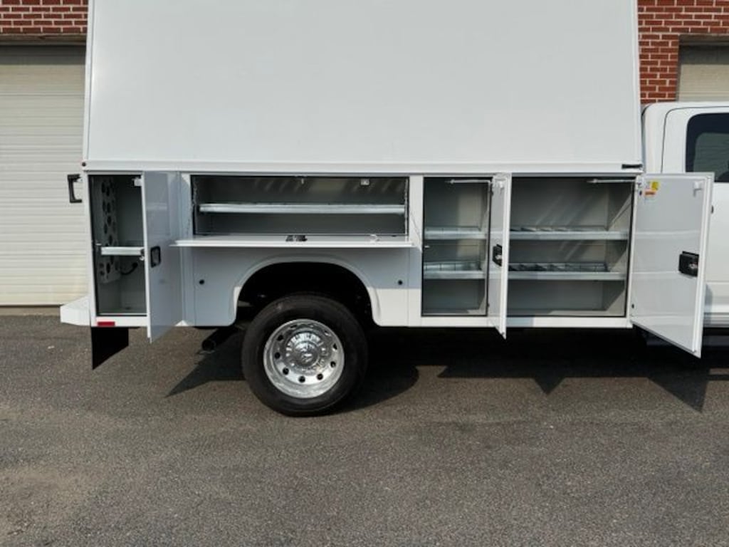 New 2026 Ram 5500 TRADESMAN CHASSIS CREW CAB 4X4 84' CA Pickup