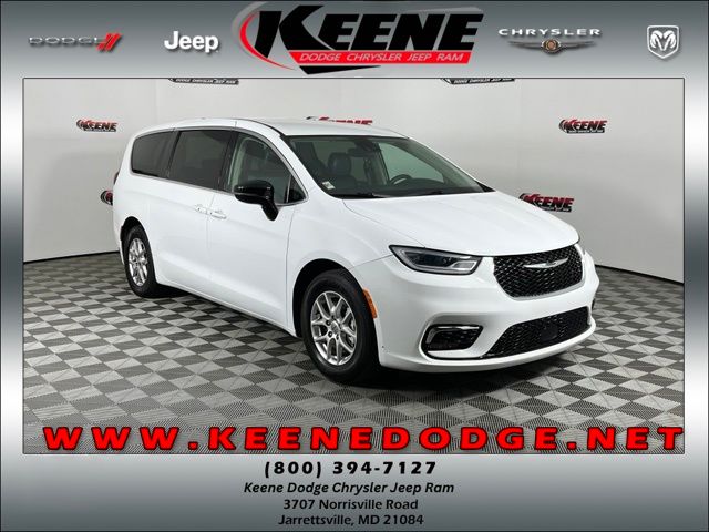 2024 Chrysler Pacifica Touring L's photo