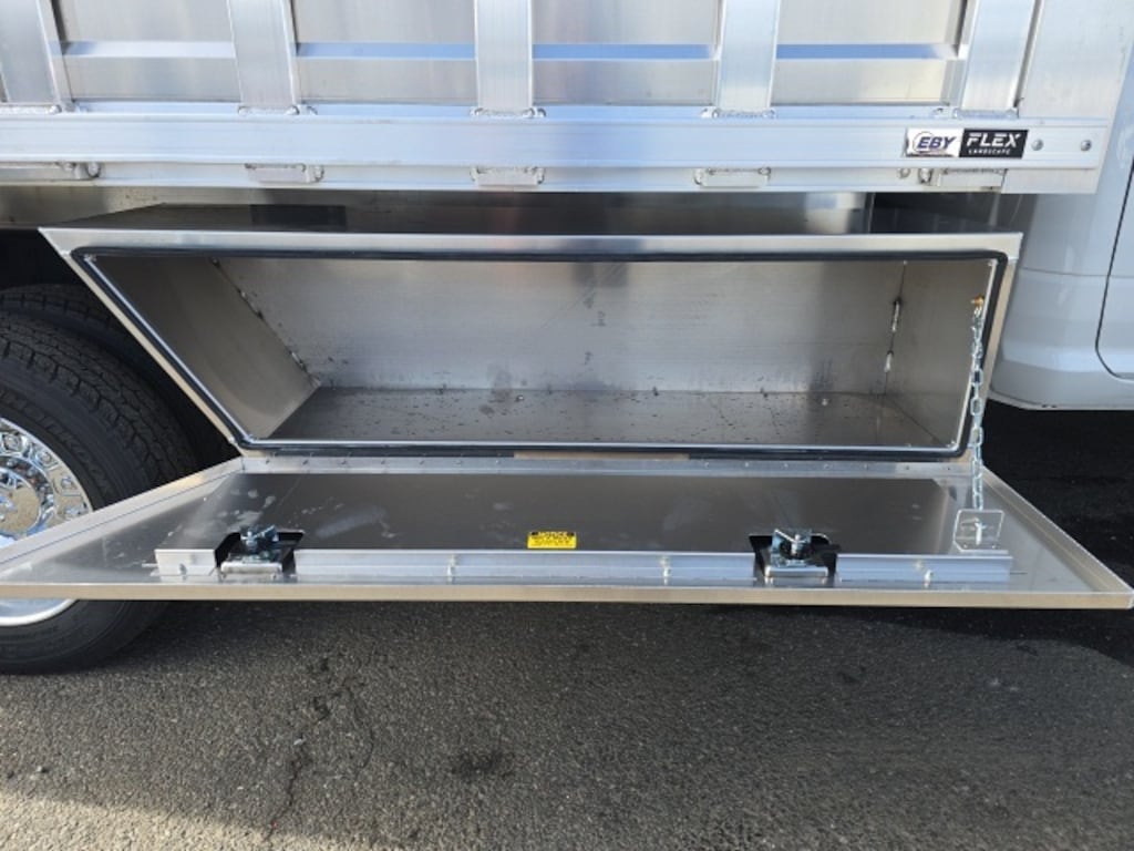 New 2025 Ram 5500 Chassis Cab TRADESMAN CREW 4X4 84' CA Pickup