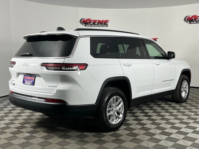 2025 Jeep Grand Cherokee Laredo photo 3
