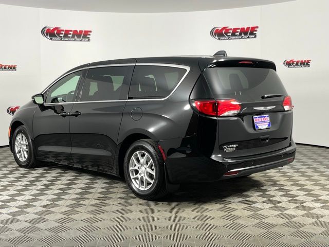 2026 Chrysler Voyager LX - Photo 6