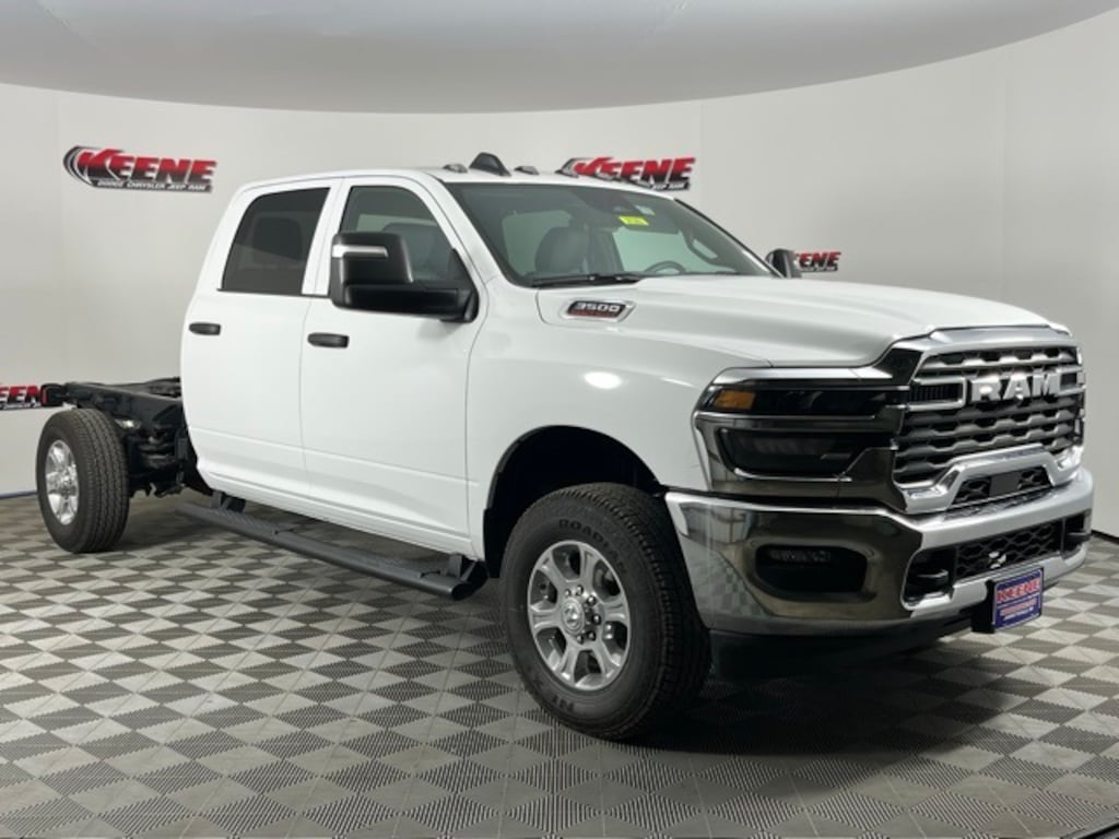 New 2026 Ram 3500 Chassis Cab 3500 TRADESMAN CREW CAB CHASSIS 4X4 60' CA Pickup