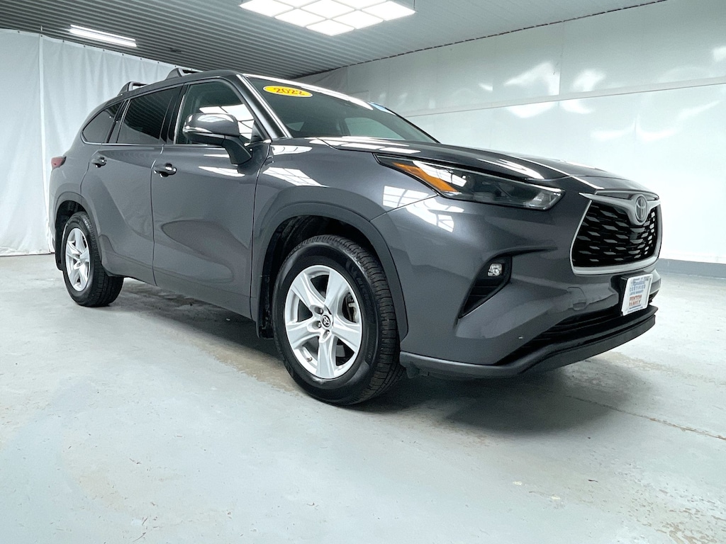 Used 2022 Toyota Highlander LE SUV