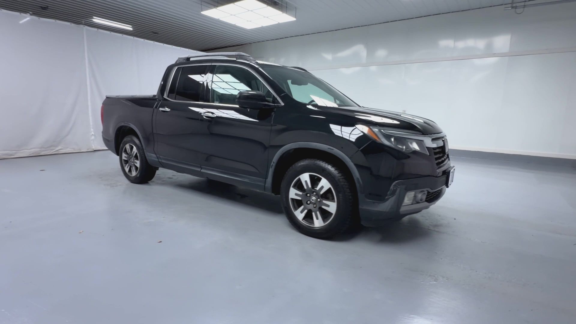 2017 Honda Ridgeline RTL-E photo 2