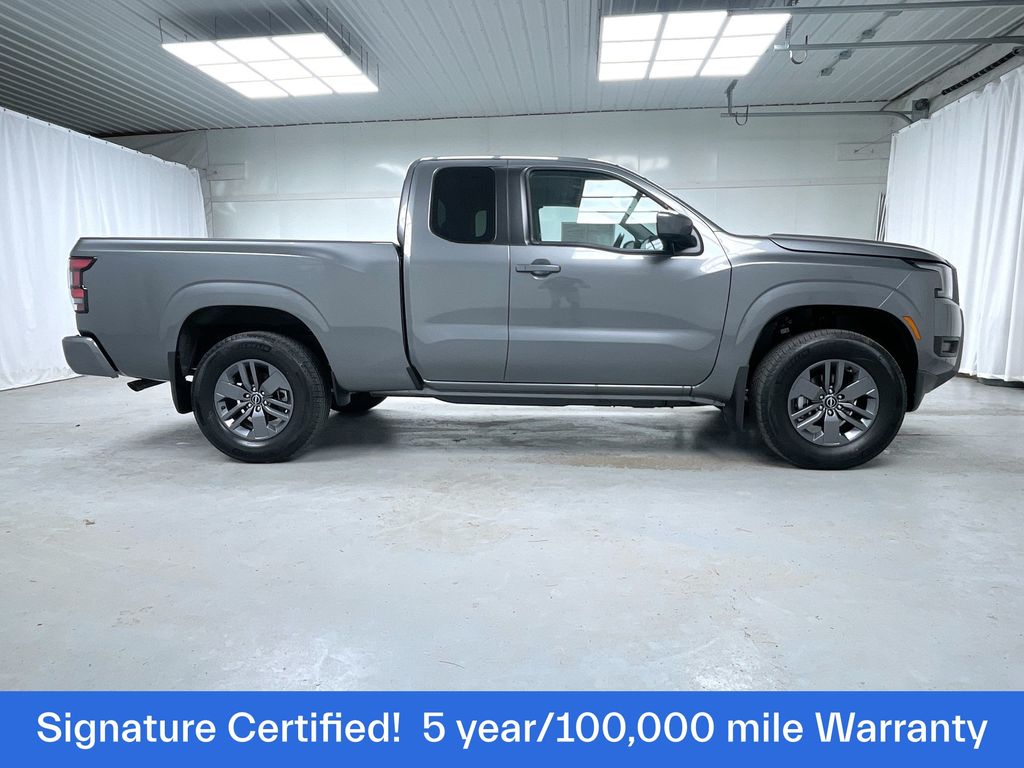 2025 Nissan Frontier SV photo 2