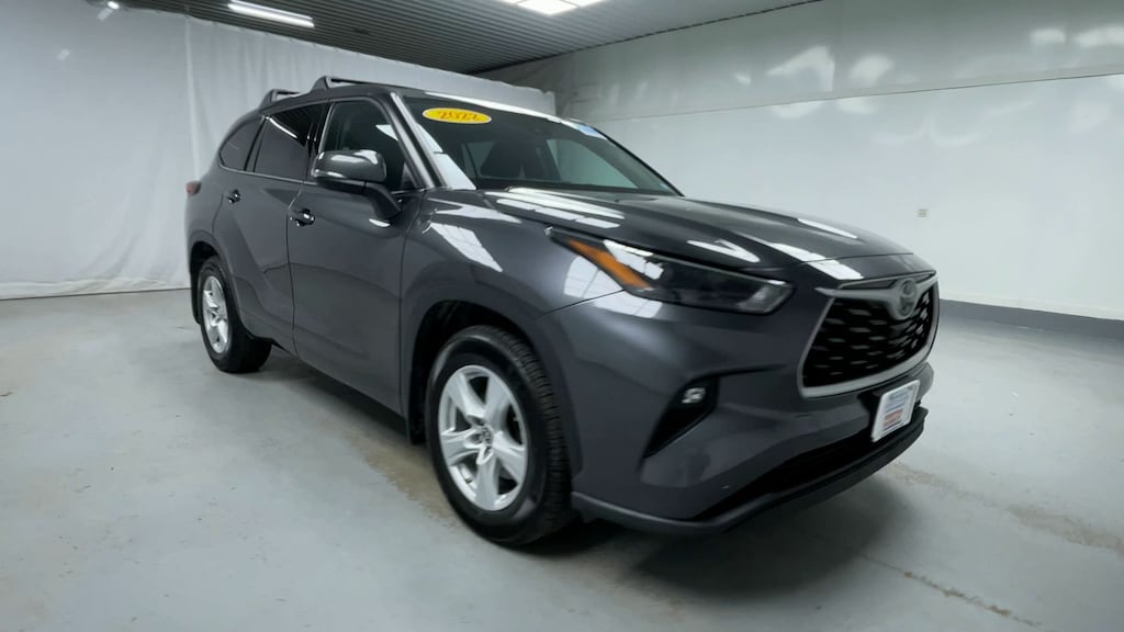 Used 2022 Toyota Highlander LE SUV