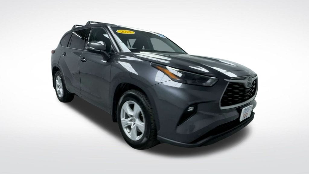 Used 2022 Toyota Highlander LE SUV