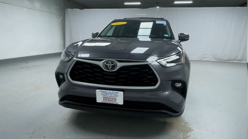 Used 2022 Toyota Highlander LE SUV