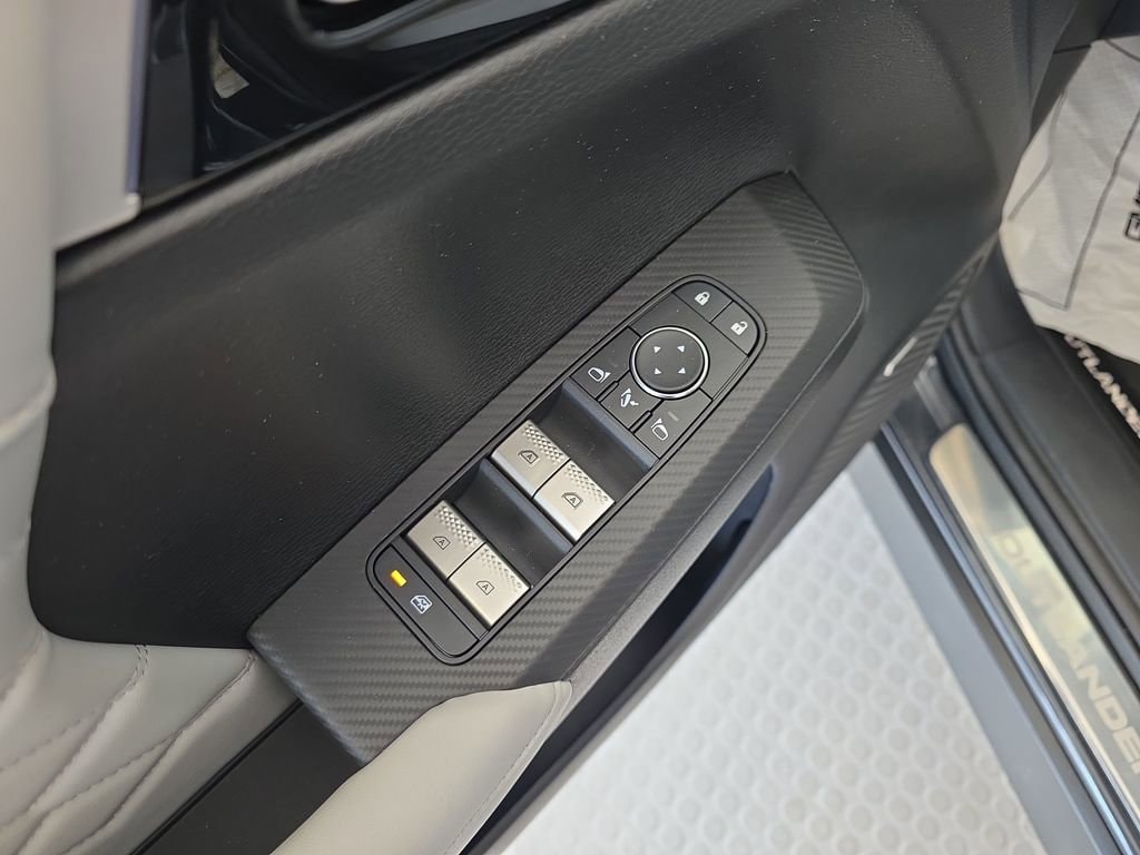 2026 Mitsubishi Outlander SEL - Photo 11