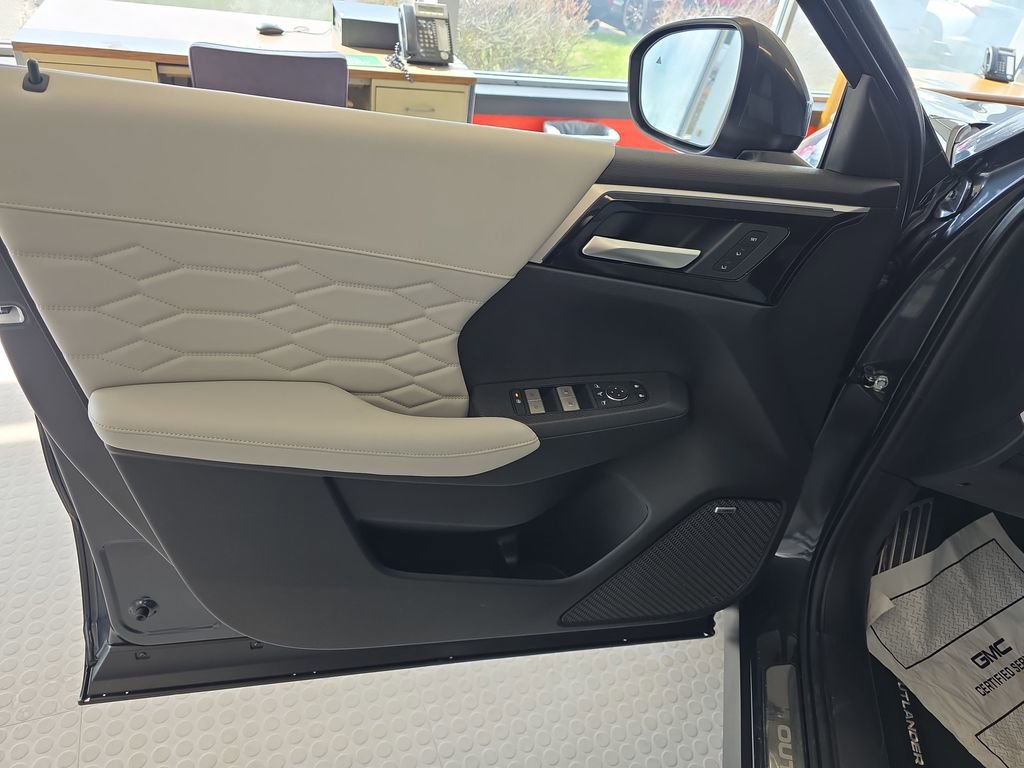 2026 Mitsubishi Outlander SEL - Photo 10
