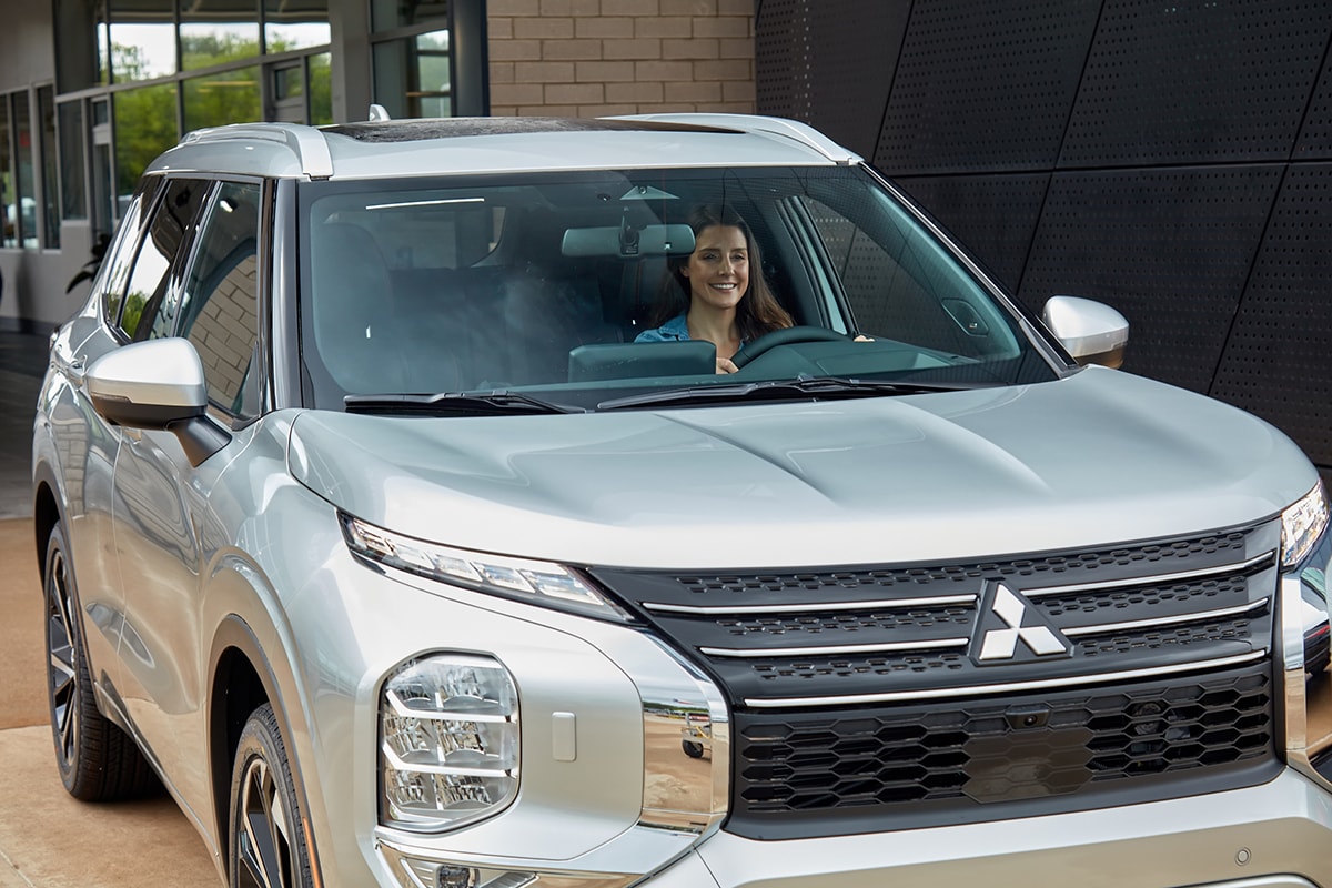 2022 Outlander SEL Photography Dealership Parts.jpg