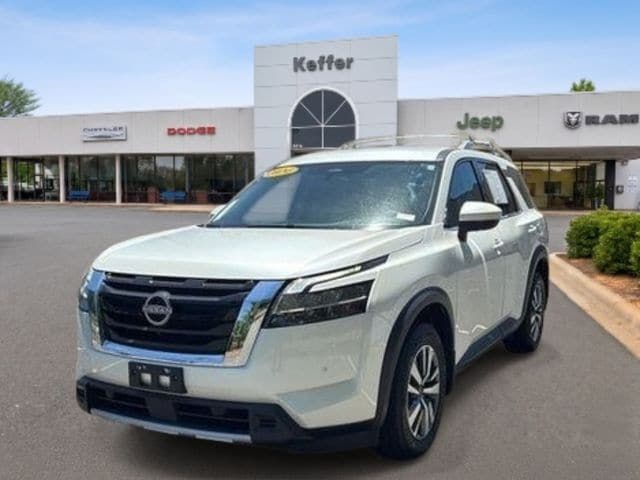 2024 Nissan Pathfinder SL 4WD's photo