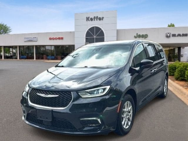 2023 Chrysler Pacifica Touring L's photo