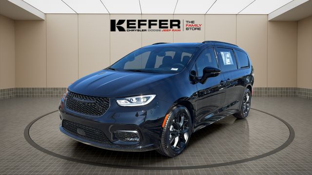 2026 Chrysler Pacifica Limited's photo