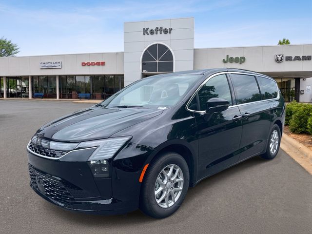 2027 Chrysler Pacifica Select's photo