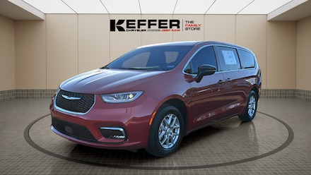 2026 Chrysler Pacifica SELECT Passenger Van