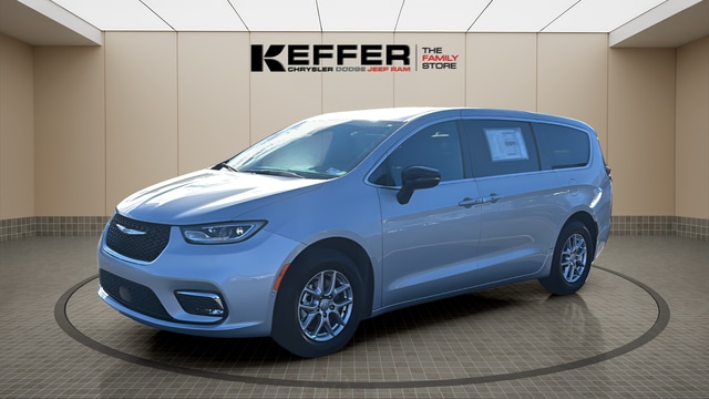 2026 Chrysler Pacifica Select's photo