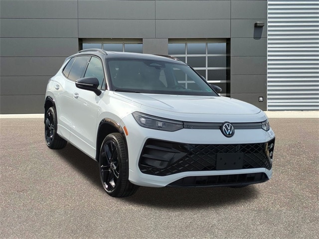 2026 Volkswagen Tiguan SE R-LINE BLACK's photo