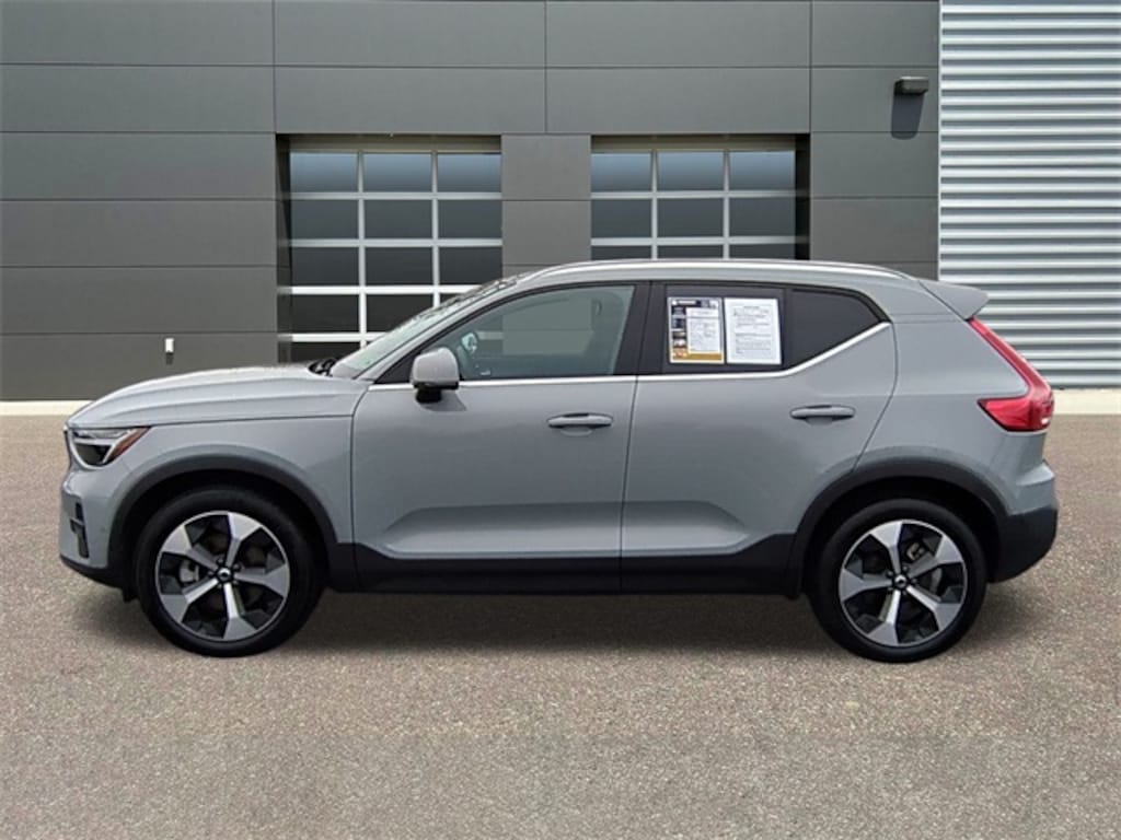Used 2025 Volvo XC40 B5 Plus Bright Theme SUV