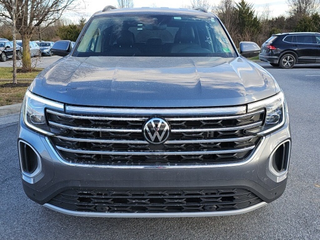 Used 2025 Volkswagen Atlas 2.0T SE w/Technology SUV