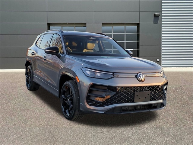 2026 Volkswagen Tiguan SE R-LINE BLACK's photo