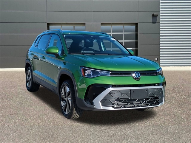 2025 Volkswagen Taos SE's photo