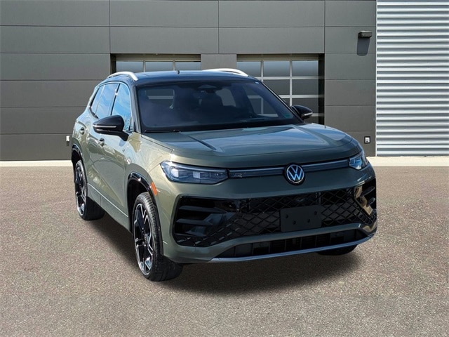 2026 Volkswagen Tiguan SEL R-LINE TURBO's photo