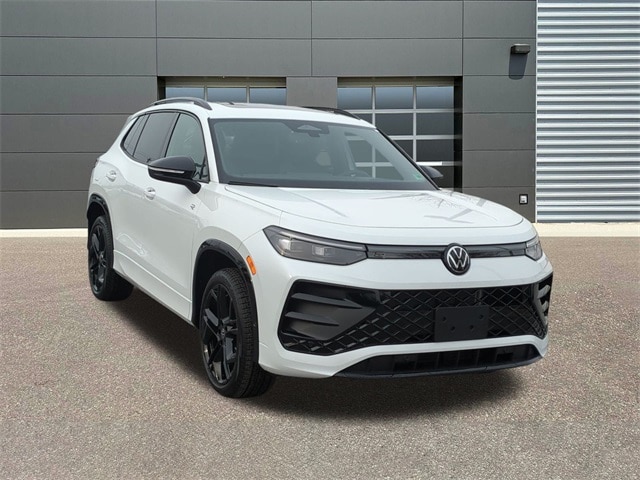 2026 Volkswagen Tiguan SE R-LINE BLACK's photo