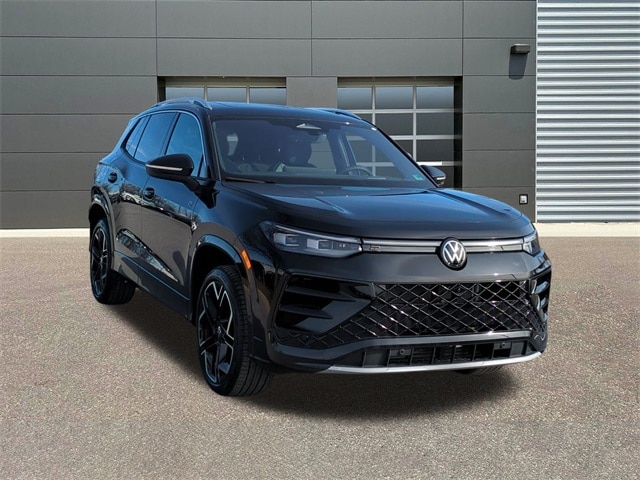 2026 Volkswagen Tiguan SEL R-LINE TURBO's photo