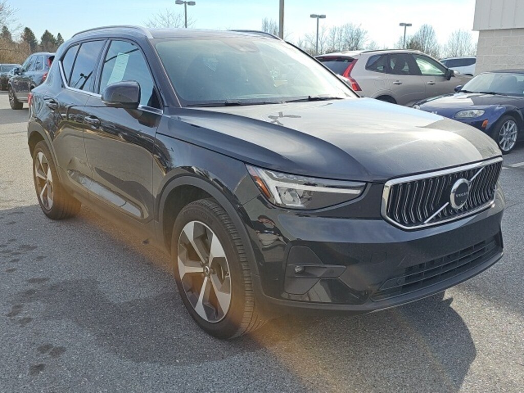 Used 2025 Volvo XC40 B5 Plus Bright Theme SUV